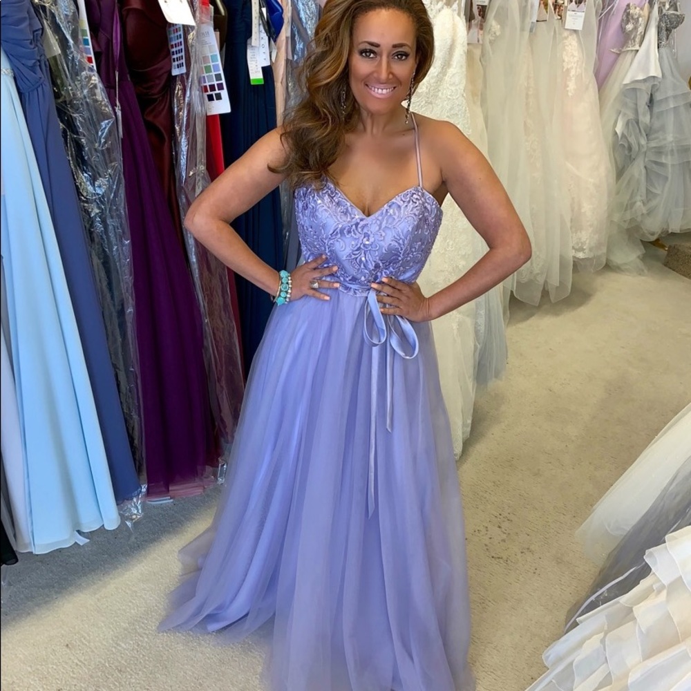 NEW With TAGS lavender full skirt gown w/ tie